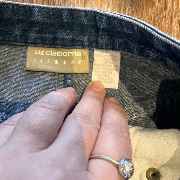 🔥Liz Claiborne, Lizwear Size 6 Denim Skirt  vintage midi - Picture 2 of 5